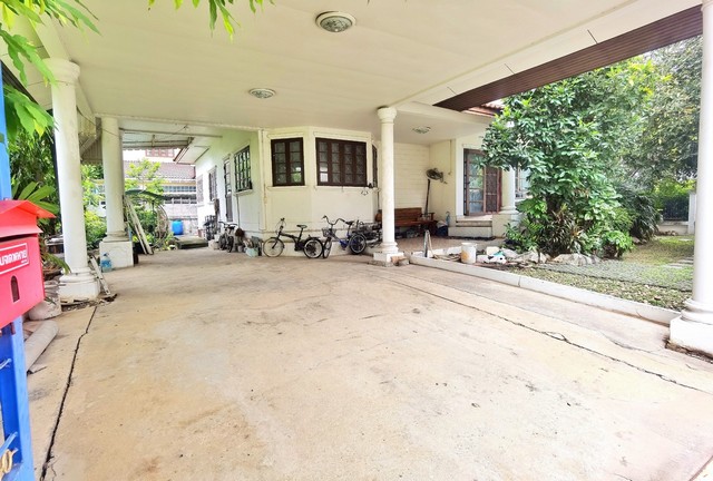 บ้านเดี่ยว พุทธมลฑลสาย 2  ภัสรี บางแค 105 ตร.วา หลังมุม บ้านหลังใหญ่ ราคาคุ้มค่า