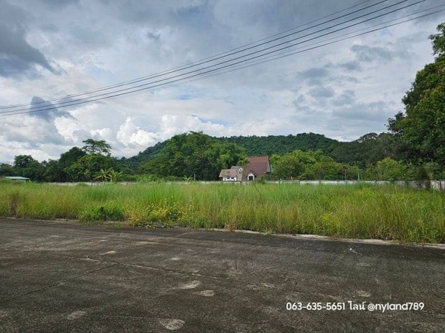 ขายที่วิวเขาสวย ถมแล้ว ต.เขาพระ อ.เมืองนครนายก มีเพียง 3 ล็อคเท่านั้น การเดินทางสะดวกสบาย ใกล้น้ำตกลานรัก 3 กม.