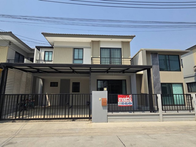 ขายบ้านแฝด เดอะ แพลนท์ ศรีนครินทร์-เทพารักษ์ The Plant Srinakarin-Theparak บ้าน Multifunction 4 ห้องนอน ใกล้ทางด่วน และรถไฟฟ้า 2 สถานีขายบ้านแฝด พร้อมออฟฟิศขนาด 2 ชั้นอีก 1 หลัง สภาพนางฟ้า อายุบ้านเพียงปีกว่าๆ เนื้อที่บ้านแฝด 46.80 ตร.ว และพื้นที่ใช้สอยตัวบ้าน 138 ตารางเมตร พื้นที่ใช้สอยออฟฟิศประมาณ 65 ตารางเมตร 4 ห้องนอน, 3 ห้องน้ำ, 1 ห้องนั่งเล่น, 1 ห้องพระหน้าบ้านหันไปทางทิศใต้จอดรถได้ 2 คันฟรี ผ้