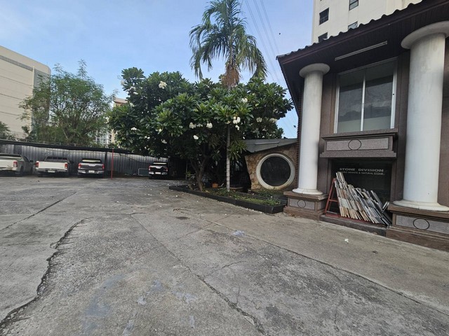 ขายที่ดินติดถนนรัชดาแถมสิ่งปลูกสร้าง ที่ดินใกล้ mrt สุทธิสาร 200 เมตรขายต่ำกว่าราคาประเมินกรมที่ดินเป็น 100 ล้านถูกมาก......​ทำเล Woww มากแขวงสามเสนนอก เขตห้วยขวาง กรุงเทพฯโฉนด 7 แปลงรวมเนื้อที่ 535 ตร.ว...​ ผังเมืองสีน้ำตาล ...​ราคาประเมินที่ดิน 240,750,000 ล้านขายถูกๆเพียง 140 ล้านหน้ากว้างติดถนนรัชดา 78 เมตรห่าง mrt สุทธิสาร 200 เมตรอยู่ช่วงอุโมงค์​สุทธิ​สาร​ตรงข้ามสน.สุทธิสารแหล่