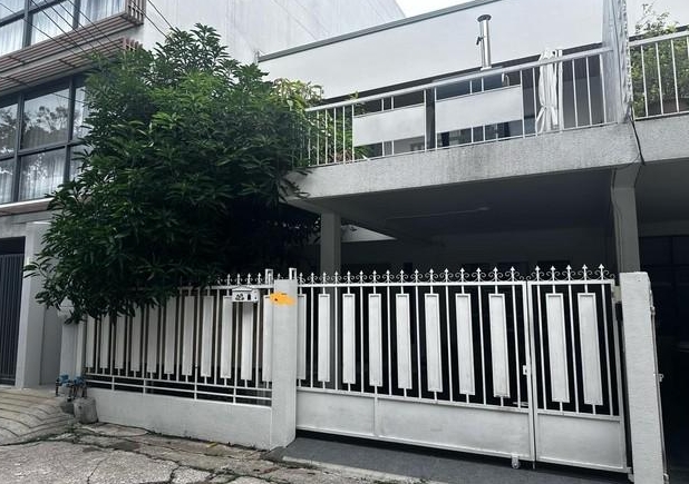 ให้เช่าบ้านทาวน์โฮม ย่านเอกมัย มี 3 นอน 2 น้ำ   บ้านรีโนเวทใหม่