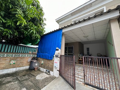 ขายถูกมาก ทาวน์เฮาส์ ม.พฤกษา รังสิต-บางพูน 60/1 เนื้อที่ 30.9 ตร.วา พื้นที่ใช้สอย 105 ตรม. เหมาะแก่การพักอาศัยและรีโนเวททำกำไร ทำเลดีเดินทางสะดวกติดถนนรังสิตปทุมธานี.ที่ตั้ง: 601/309 ม.พฤกษา รังสิต-บางพูน 60/1 ถนน รังสิต-ปทุมธานี ต.บางพูน อ.เมืองปทุมธานี ปทุมธานี 12000Location : แผนที่โครงการGoogle https://maps.app.goo.gl/cbnH5HAiFMC2dttC9.รายละเอียด : ตัวบ้าน-ทำเลแปลงมุมส่วนตัว-เนื้อที่ 30.9 ตร.ว-พื้นที่ใช้สอย 105 ตรม-จำน