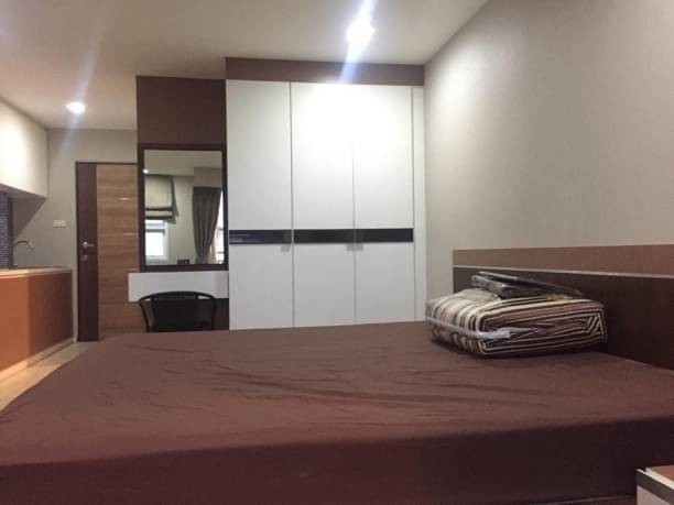 ลดราคาขายด่วน พิงค์ คอนโด 1.25 ลบ. พร้อมเฟอร์นิเจอร์ เครื่องใช้ไฟฟ้า ไนท์บาร์ซ่า ช้างคลาน เดินทาสะดวก พร้อมเข้าอยู่