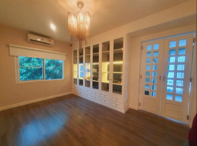 ให้เช่าบ้านเดี่ยว 2 ชั้น โครงการมัณฑนา เลค วัชรพลLH  เนื้อที่ใหญ่ 147 ตารางวา โครงการดีที่สุดในย่านสายไหม