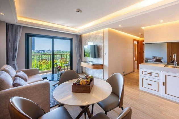 ขาย คอนโดมิเนียมลักชัวรีสไตล์รีสอร์ท  7  ชั้น  4  Pattaya