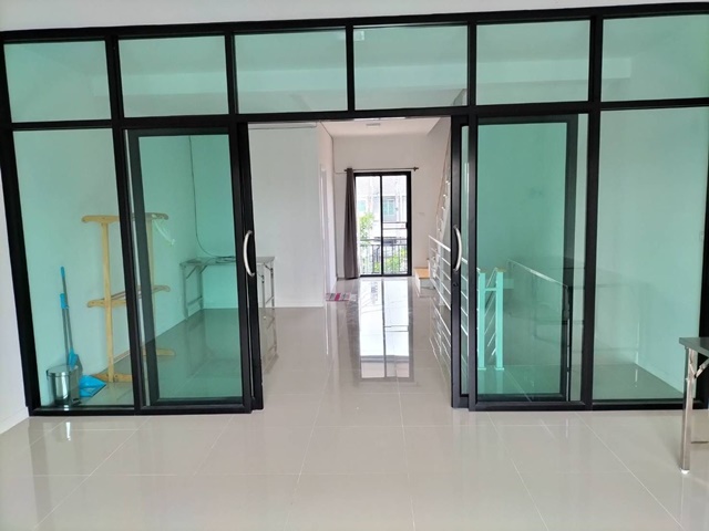 ให้เช่า ทำเลดี ติดถนน  สะดวก ใกล้ 7-11 ถนนราชพฤกษ์ ทาวน์โฮม 3 ชั้น และ CJ 3น้ำ วัดไพร่ฟ้า แม่น้ำเจ้าพระยา