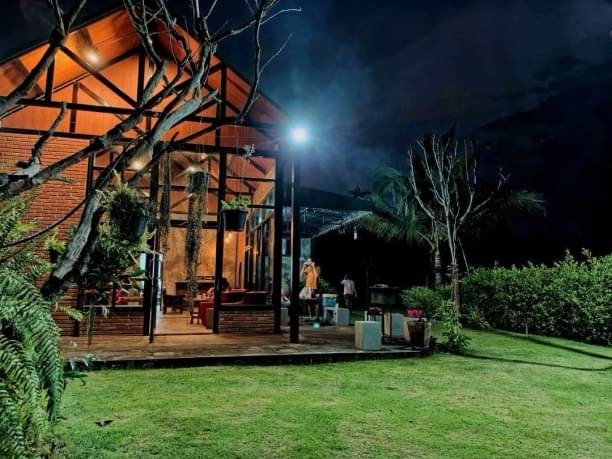 บ้านสวน วิวดอยสุเทพ ขายไร่ละ 2 ล้าน เนื้อที่ 6 ไร่ สันป่าตอง สันกลาง วิวทุ่งนา ติดถนน บ้าน 2 หลัง บรรยากาศดี ร่มรื่น มีบ่อน้ำ ปล่อยเช่าได้