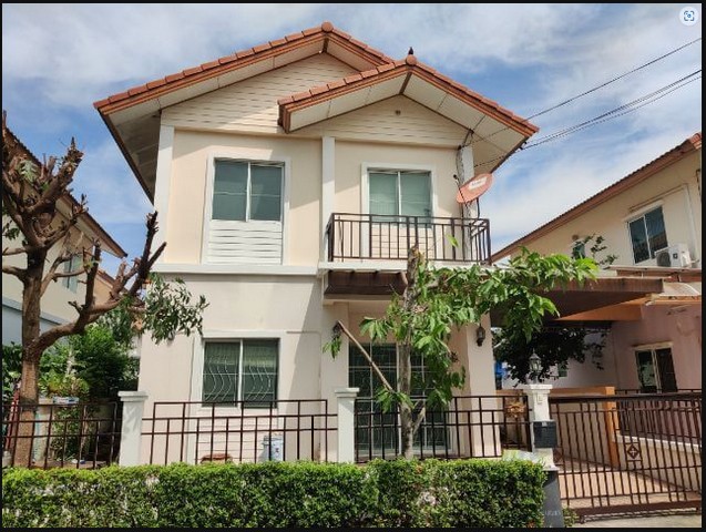 -  เนื้อที่. 36 ตารางวา-  3 นอน 2 น้ำ -  จอดรถได้ 2 คัน-  ต่อเติมครัว ลานหน้าบ้าน ลานจอดรถ -  แถมเครื่องปรับอากาศ 3 ตัว ปั๊มน้ำ แท๊งค์เก็บน้ำนาโน 1000 ลิตร-  สภาพบ้านพร้อมอยู่อาศัย เนื่องจากได้รีโนเวท  เปลี่ยนพื้นเปนกระเบื้องแกรนิตโต้ชั้นล่างลายหินอ่อนและซ่อมแซมปรับปรุงเกือบทั้งหมดเรียบร้อยแล้วสิ่งอำนวยความสะดวก– สระว่ายน้ำ สนามเด็กเล่น สปอร์ตคลับ-   คลับเฮ้า  รปภ.ดูแลต�