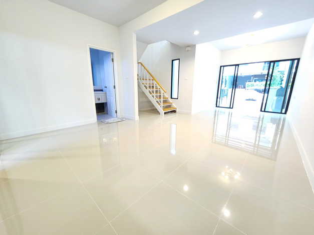 ขายทาว์นโฮม 2 ชั้น ทำเลทอง The Colors บางนา-วงแหวน 2 ติดเมกาบางนา ปรับปรุงใหม่ทั้งหลัง