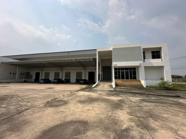 TEL :088-559 5199 คุณเอLine: https://line.me/ti/p/C0eGe0whLXให้เช่าโกดัง-คลังสินค้า ใกล้เครือสหพัฒน์พิกัด แหลมฉบัง ศรีราชา ชลบุรี ผังสีม่วงลาย ว่างให้เช่า 3 โกดังเนื้อที่ 2,450 / 3,200 / 6,750 ตรม. ราคาเช่า 165.-/ตรมเงื่อนไขการเช่า- ล่วงหน้า 1 เดือน- ประกัน 4 เดือน- สัญญาเช่า 3 ปี พื้นที่ใช้สอยขนาด  2,450 ตรม. โกดัง 2,250 ตรม. / ออฟฟิศ 200 ตรม. 30x75 เมตร สูง 10 เมตร - โกดัง ที่ได้มาตรฐาน-Dockload - สภาพดีมาก สะอาดพร้อมใช้งาน- ระบบน้ำ-ไฟ พร้อม - 