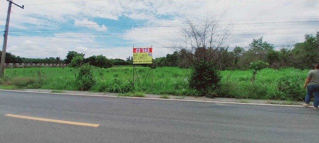 ขายที่ดินเปล่า 1-2-76.8 ไร่ ติดถนน ใกล้ปตท.เขาเขียว ต.กลางแดด อ.เมืองนครสวรรค์   ZK302