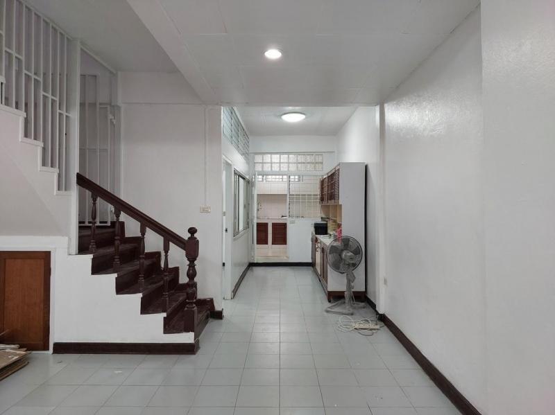 ให้เช่าทาวน์เฮาส์ 2 ชั้น เนื้อที่ 20 ตารางวา 2 ห้องนอน ให้เช่าทาวน์เฮาองนอน หมู่บ้านรังสิยา2 ซอยวชิรธรรมสาธิต55