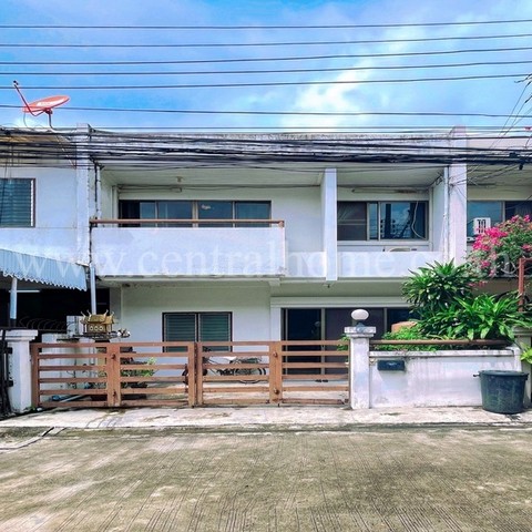 รหัสทรัพย์ 4462ทาวน์เฮ้าส์ สบายใจ แยก 7 สุทธิสาร ห้วยขวางที่ตั้ง : ซอยวัฒนานิเวศน์ 1/1 แขวงสามเสนนอก เขตห้วยขวาง กรุงเทพมหานคร 10310รายละเอียด- เนื้อที่ 19.2 ตารางวา  หน้ากว้าง 6 เมตร- พื้นที่ใช้สอย 110 ตารางเมตร- ห้องนอน : 3 ห้อง ห้องน้ำ : 2 ห้อง ห้องเก็บของ : 1 ห้อง- ชั้นล่างแกรนิตโต้- พื้นชั้นบนปาเก้- แทงก์น้ำ - ปั๊มน้ำ- ต่อเติมครัว- แอร์ 2 เครื่อง จุดเด่นโครงการ-สภาพแวดลอม- (ซอยวัฒนาน