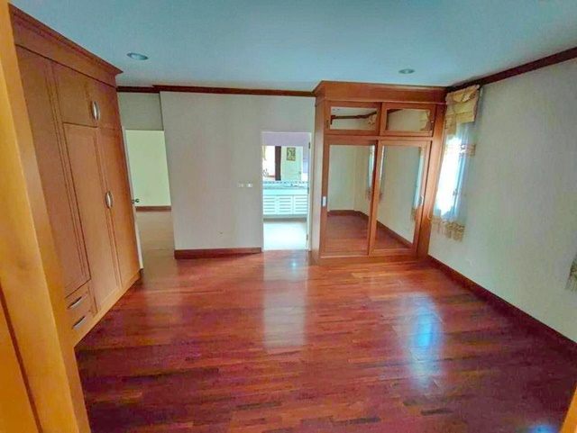 ไม่เคยอยู่ ให้เช่าคฤหาสน์หรู 2 ชั้น ใหญ่หลังมุม อยู่ตรงข้ามสวน MRTบางรักใหญ่ 1.4กม. 170ตรว. 260ตรม.รัตนาธิเบศร์ 5นอน 5น้ำ รร.นานาชาติ DBS