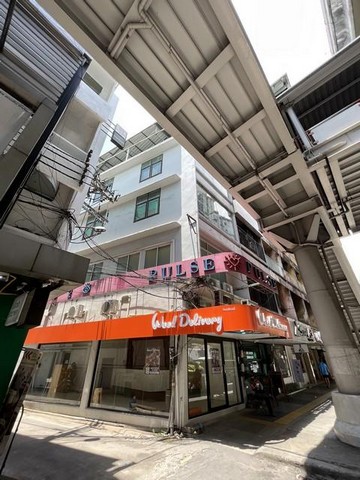 POR4558 ให้เช่า อาคารตึกหัวมุม ติด BTS พญาไท ริมถนนพญาไท หน้าปากซอยโกลิต ถนนพญาไท เฉพาะชั้น 2,3,4 และดาดฟ้า (จาก 5 ชั้น) 240 ตรม.