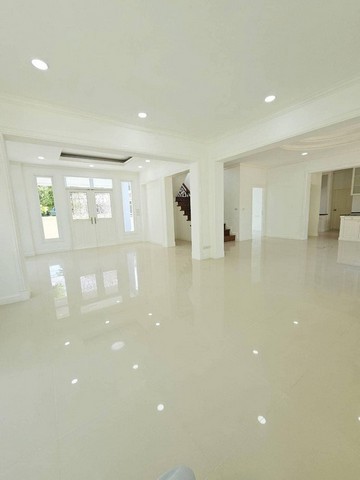 ขายบ้านเดี่ยว 130 ตารางวา  2ชั้น หลังมุม โซนทะเลสาบ ย่านรามคำแหง