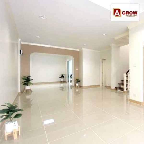 ม. บุศรินทร์ วงแหวน-รัตนาธิเบศร์ บ้านตั้งอยู่ถนนเมนต์ต้นโครงการ รีโนเวทใหม่หมดทั้งหลัง พร้อมอยู่