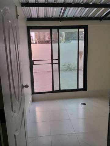 ปล่อยเช่าทาวน์เฮาส์ 2 ชั้น หลังริม  ซอยลาดพร้าว 87 เเยก20