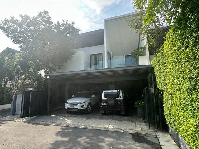 HRE372 ให้เช่าและขาย ทาวน์โฮม 2 ชั้น VIVE บางนา กม. 7 ต.บางแก้ว ใกล้ เมกะบางนา ติดต่อ : - คุณสราวุฒิ Tel. 0994108945   Line : ballwuth  ให้เช่าทาวน์โฮม 2 ชั้น VIVE TOWNHOME บางนา กม 7 ** เหมาะพักอาศัยเนื้อที่ 40 ตร.วา พื้นที่ใช้สอย 225 ตร.เมตร3 ห้องนอน , 4 ห้องน้ำ , ห้องแม่บ้าน , 3 ที่จอดรถเฟอร์นิเจอร์ครบ พร้อมอยู่สิ่งอำนวยความสะดวก : คลับเฮ้าส์ มีห้องยิม และ สระว่ายน้ำ***ไม่รับสัตว์เลี้ยง , ไม่รับผู้สูบบุหรี่สถานที่ส