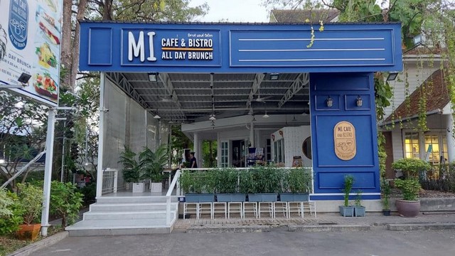 BRA506 ให้เช่าพื้นที่ร้านอาหาร ซอยโยธินพัฒนา 3 ลาดพร้าว พื้นที่ใช้สอย 150 ตร.ม. ใกล้CDCสนใจติดต่อ : คุณสราวุฒิ Tel. 0994108945 Line : 0994108945ราคา 65,000 บาท/เดือน สัญญาเช่าขั้นต่ำ 3 ปีรายละเอียด : ร้านอาหาร พร้อมห้องครัวขนาดใหญ่ พื้นที่ใช้สอย 150 ตร.ม. มีลานจอดรถทำเลดีเหมาะแก่การทำธุรกิจ มีทั้งหมู่บ้านจัดสรรหลายโครงการ ย่านคนทำงาน และอื่นๆสถานที่ใกล้เคียง- Central eastville- ใกล้ CDC - เดอะมอลล์บางกะปิ - โล