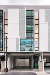 ปล่อยเช่าโฮมออฟฟิศ ราคาพิเศษ DAYS รามอินทรา-วัชรพลบ้านใหม่ยังไม่เข้าอยู่โฮมออฟฟิศ 4 ชั้น พื้นที่ใช้สอย 282 ตร.ม.ที่จอดรถ 6-8 คัน **  แอร์ทั้งหลัง ** พิเศษปล่อยเช่าเพียงเดือนละ 70,000 บาทสัญญาขั้นต่ำ 1 ปีแรกเข้าประกัน 2 เดือน +ล่วงหน้า 1 เดือน** พร้อมทำสัญญา **** ทำเลด้านหน้าโครงการ แปลงใหญ่สุด ที่ดิน 32 ตรว.หลังบ้านลึก 6 เมตร **โฮมออฟฟิศใจกลางวัชรพล ที่ตอบโจทย์ทุกการดำเนินธุรกิจ ใก