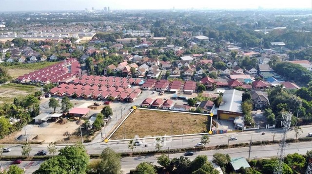 ขายที่ดินติดถนนวงแหวนรอบ 2 ใกล้ตลาดรวมโชค จ.เชียงใหม่ ขนาด 1-2-65 ไร่ ที่ดินหน้ากว้าง 65 เมตร ลึก 54 เมตร ทำเลดีมาก ติดถนนสายหลัก สามารถสร้างอาคารเพื่อดำเนินธุรกิจได้หลากหลาย ใกล้ตลาดรวมโชค ห่างจากศูนย์ราชการเพียง 1.7 กิโลเมตร และนิมมานเพียง 7 กิโลเมตรราคา 40,000,000 บาท(รหัสทรัพย์ L-670131-0016)Contact Us+66 (0)88 268 2000info@acuterealtyconsultant.comLine Official : http://lin.ee/N9TaR0qAdd friend : acuterealtychiangmaihttps://www.acr-partner.com