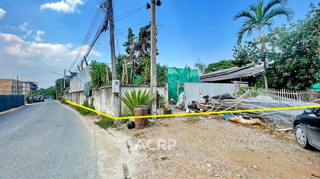 ขายที่ดินพร้อมสิ่งปลูกสร้าง ต.ป่าแดด อ.เมืองเชียงใหม่ จ.เชียงใหม่ ขนาดที่ดิน 248 ตร.ว. หน้ากว้างประมาณ 29 เมตร ลึก 27,36 เมตร ทำเลดี เดินทางสะดวก ห่างจากวัดป่าแดดเพียง 950 เมตร ถนนเชียงใหม่-หางดง 1.9 กิโลเมตร และโลตัสหางดง 2.4 กิโลเมตรขาย 9,500,000 บาท(รหัสทรัพย์ HL-660322-0012)Contact Us+66 (0)88 268 2000info@acuterealtyconsultant.comLine Official : http://lin.ee/N9TaR0qAdd friend : acuterealtychiangmaihttps://www.acr-partner.com