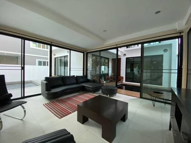 ขายพร้อมผู้เช่า 11 ล้าน 90.5 ตรว. บ้านพูลวิลล่า 2 ชั้น โซนสันทราย สันพระเนตร รับรายได้เดือนละ 60,000 บาท เฟอร์นิเจอร์ครบ พร้อมเข้าอยู่ได้เลย