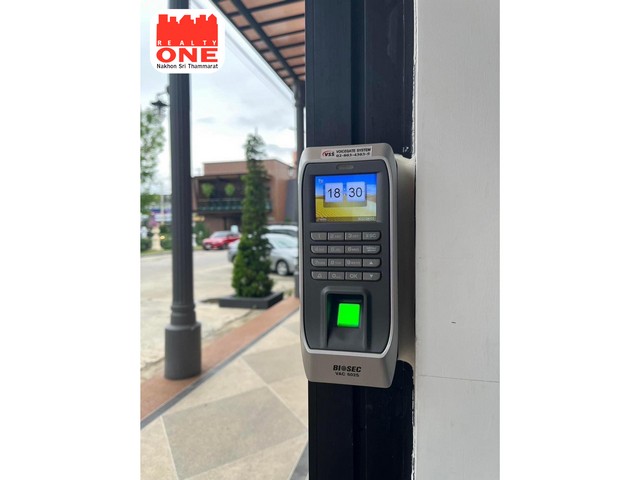 อาคารพาณิชย์ 3 ชั้น 2 คูหา โครงการ ศิรินคร แสควร์ ห่างจาก Starbucks Sirinakhon เพียง 50 เมตร  พิกัด ต.ในเมือง อ.เมือง จ.นครศรีธรรมราช