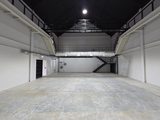 ให้เช่าพื้นที่ ใกล้รถไฟฟ้าสถานีลาดพร้าว  อาคาร สำนักงาน+  สตูดิโอ ซ.ลาดพร้าว 15