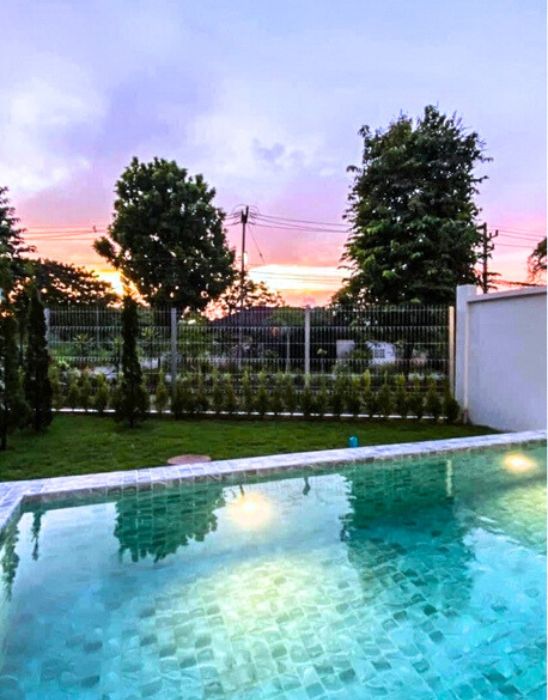 พูลวิลล่า 3 ชั้น สไตล์อังกฤษ วิวดอยสุเทพ เชียงใหม่ พร้อมบรรยากาศดี ๆ ในพื้นที่สวนและพูลวิลล่าส่วนตัว