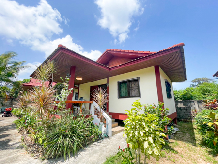 ให้เช่าบ้านเดี่ยว 1 ห้องนอน 1 ห้องน้ำ เฟอร์นิเจอร์ครบ บรรยากาศร่มรื่น ต.แม่น้ำ ซ.2 เกาะสมุย สุราษฎร์ฯ ห่างจากหาดแม่น้ำแค่ 250 เมตร   