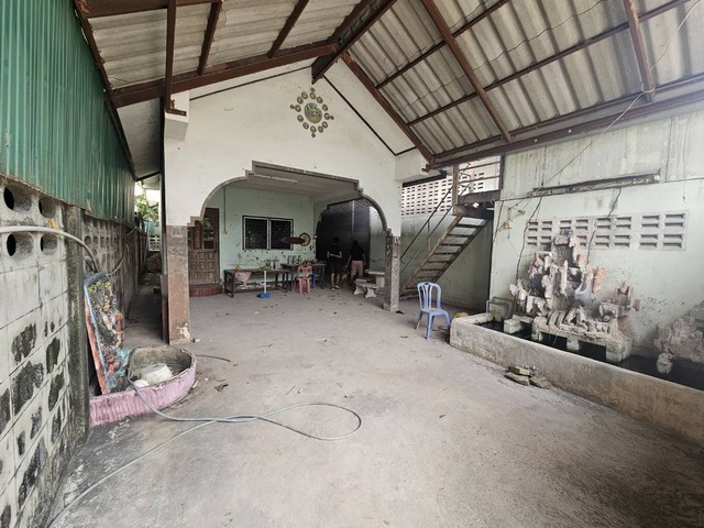 ขายที่ดินพร้อมสิ่งปลูกสร้างหลัง หมู่บ้านอ่างทองธานี กระทุ่มแบน