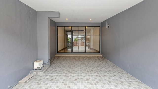 ขายทาวน์เฮาส์ 2 ชั้น 16.3 ตร.ว. บ้านสวนทองวิลล่า ซ.รามอินทรา40 แยก8  ใกล้สถานีรถไฟฟ้ารามอินทรา กม.6 ถ.เลียบทางด่วนรามอินทรา ถ.นวลจันทร์