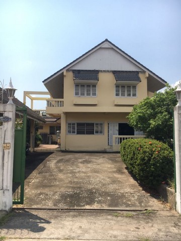 ขายบ้านเดี่ยวซอยสุขุมวิท 72 (หมู่บ้านศิริคาม)  ตำบลสำโรง อำเภอเมืองสมุทรปราการ จังหวัดสมุทรปราการห่างจากสถานี BTS แบริ่ง 500 เมตร เหมาะสำหรับบ้านพักและโฮมออฟฟิศ-จำนวน 4 ห้องนอน 3 ห้องน้ำ-ชั้น2ชั้น-จอดรถ 4-6 ที่จอดรถ ห้องเก็บของนอกบ้าน -เนื้อที่ดิน 208 ตร.ว. -ขนาด(หน้ากว้าง 20 เมตร x ลึก 42 เมตร) -พื้นที่ใช้สอย มากกว่า 300 ตร.ม. !!*เป็นบ้านแปลงหัวมุม*  รายละเอียดบ้าน - หน้าบ้าน หน้ากว้า