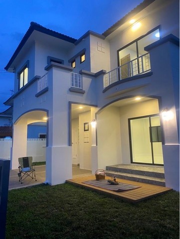 ขายบ้านเดี่ยว หมู่บ้านคุณาลัยวงแหวน-รัตนาธิเบศร์  เนื้อที่ 59.4 ตร.ว. บ้านหลังมุม รีโนเวทใหม่ สวย ทันใหม่ที่อยู่: ซ.คลองถนน ตำบล เสาธงหิน อำเภอบางใหญ่ นนทบุรี เนื้อที่59.4 ตรว.- 3 ห้องนอน- 3 ห้องน้ำ - 2 ที่จอดรถ- บ้านรีโนเวทใหม่ สวย ทันใหม่สถานที่ใกล้เคียง- เดินทางสะดวก - ตลาดบางใหญ่ 5.4 กม.- อิเกียบางใหญ่ 6 กม.- ใกล้ห้างเซ็นทรัลเวทเกท 6 กม. ราคา 4.39 ล้าน ฟรีโอนสนใจสอบถาม อ๊อดดี้โทร