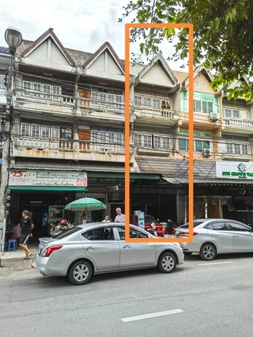 ขายอาคารพาณิชย์ ทำเลทอง ติดถนนคูเมืองเชียงใหม่รายละเอียด:เนื้อที่: 44 ตารางวา (หน้ากว้าง 4 เมตร ลึก 44 เมตร)จำนวนอาคาร: 2 อาคาร (อาคารหน้า 4 ชั้น, อาคารหลัง 2 ชั้น)♟ที่ตั้ง: ถนนศรีภูมิ อำเภอเมืองเชียงใหม่ทำเลที่ตั้ง:► ตั้งอยู่บนเส้นหลักรอบคูเมืองเชียงใหม่►ใกล้ประตูท่าแพ สถานที่ท่องเที่ยวชื่อดัง► เดินทางสะดวก ใกล้สนามบินเชียงใหม่► ทำเลหายาก ใจกลางเมืองที่นักท่อ