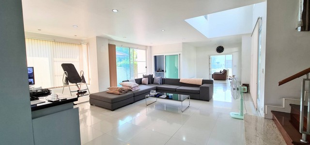 บ้านเดียว 2 ชั้น หมู่บ้านคฤหาสน์ทายาท ถ.ติวานนท์ ติดเมืองทองธานี 129 ตรว. หมู่บ้านสงบ มีความเป็นส่วนตัวสูง ความปลอดภัยดีเยี่ยม