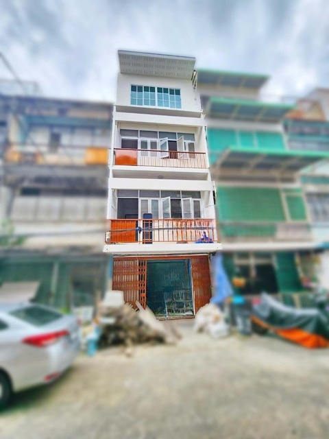 ใกล้เซ็นทรัล ให้เช่าทาวน์เฮาส์ 4 พระราม3 1กม. ถูกที่สุดใน3โลก สาธุประดิษฐ์23-29 ไม่เคยอยู่ BTS สุรศักดิ์ 2.5กม.ชั้น หน้าหันทิศตะวันออก รีโนเวทใหม่หมด 20ตรว. 256ตรม. 24,998B-M สะดวกสบาย 3-4นอน 3น้ำ 1จอดรถ เดินทางสะดวกCentral Rama3 1km. Cheapest in 3worlds Never Living BTS Surasak 2.5km. SathuPradit23-29 Townhouse for rent 4Storeys facing East. Completely renovated 20sq.wa. 256sq.m. 24,998B-M comfortable 3-4bed 3bath 1parking รัชดาภิเษก พระราม3 กาญจนาภิเษกซอยสาธุประดิษฐ์23-29 ถ.สาธุประดิษฐ์ แขวงช่องนนทรี เขตยานนาวา กรุ