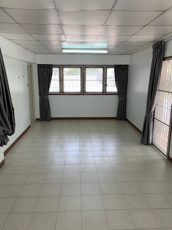 BH3038 ให้เช่าโฮมออฟฟิส 2ชั้น 5แยกลาดพร้าวเดินทางสะดวก มีห้องกั้นปรับเป็นสตูก็ได้ทำไลฟ์ขายของก็ดี มีที่จัดสต็อค ใกล้MRTห้าเเยกลาดพร้าว