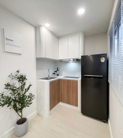 วิวเพลสคอนโด 2 คอนโด ติดถนนมหิดล แค่ 100 เมตร เดินทางไปเซ็นทรัลแอร์พอร์ต  สนามบินเชียงใหม่เพียง 5 นาที (2 กม.)