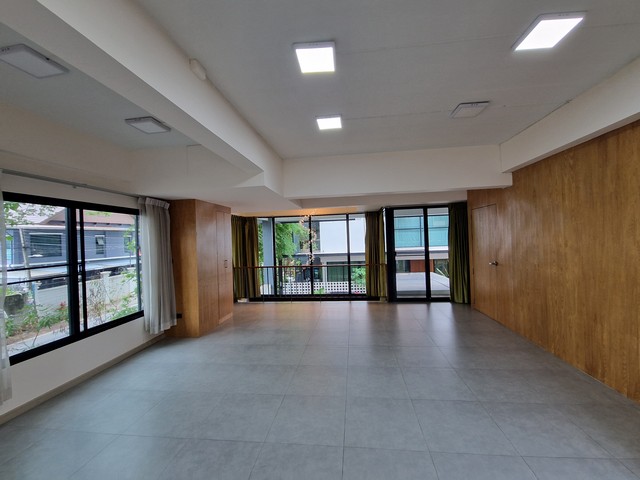 ขายบ้าน ฮอฟโฮมแอนด์ออฟฟิศพร้อมย้ายเข้าอยู่ 4 ชั้น เชียงใหม่ ที่ดิน 33 ตารางวา 2 ห้องนอน 6 ห้องน้ำ