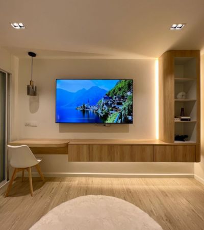 ราคา 1.55 ล้านบาท* 103 condo 2 (ถ.นิมมาน ซอย 12)ใกล้ ม.มช, ห้างเมญ่าทำ airbnb ได้**มีโควต้าชาวต่างชาติเฟอร์นิเจอร์ครบพร้อมเข้าอยู่.พื้นที่ใช้สอย 24 ตร.ม. ชั้น 3 1 ห้องนอน 1 ห้องน้ำแยกโซนครัวเฟอร์นิเจอร์- ชุดครัว Built-in พร้อม เตาไฟฟ้า เครื่องดูดควัน ไมโครเวฟ ตู้เย็น- Smart TV ขนาด 65 นิ้ว- เครื่องทำน้ำอุ่น- เครื่องปรับอากาศ 1 เครื่อง- เครื่องซักผ้า- ฝักบัว + Rain Shower- ชุดโต๊ะเครื่องแป้ง Built-in และเก้าอี้- ชุด