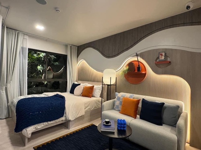 Sub1157ขายดาวน์ คอนโดใหม่ล่าสุดในย่านลาดกระบัง D condo Air Ladkarbang  ชั้น4 วิวสระดีคอนโด แอร์ ลาดกระบังขายต่อเพียง 64,000 บาท (ราคาทุนไม่บวกเพิ่ม)  ราคารอบ VVIP- ราคาห้อง 2,040,000 ลดเหลือ 1,980,000 - ห้องชั้น4 วิวสระ ขนาดห้อง 23.75 ตร.ม- เฟอร์นิเจอร์พร้อมอยู่ - แถมเครื่องใช้ไฟฟ้า เช่น ทีวีซัมซุง ตู้เย็นซัมซุง ไมโครเวฟซัมซุง เครื่องทำน้ำอุ่น - ผ่อนต่อ 3 งวด เดือนละ 3,999 บาท  การเดินทาง- มีที่จอดรถส่วนตัว- ใก