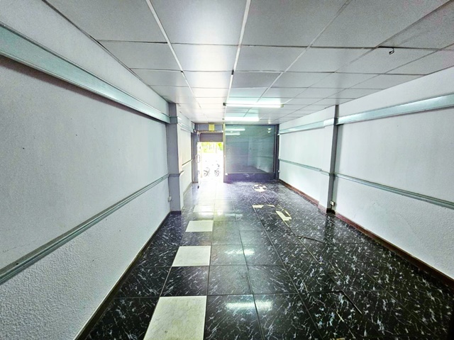 ติดถนนใหญ่ รัชดาภิเษก  ให้เช่า Cafe อาคารพาณิชย์ สำนักงาน 5ชั้น มีดาดฟ้า บองมาร์เช่  ทำเลทอง 27ตร.ว.  521 ตร.ม.แอร์ 5