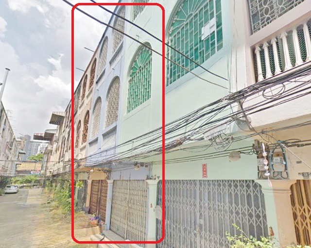 ปากซอย ให้เช่าทาวน์เฮ้าส์ 3ชั้นBTSทองหล่อ 500ม. รีโนเวทแล้ว สุขุมวิท32-40 34,999 บาท ต่อเดือน 14 ตร.ว 140 ตร.ม.  3นอน 2น้ำตกแต่งแล้ว Entrance to BTS Thonglor 500 m. Townhouse for rent 3Storeys Sukhumvit 36-40 34,999 b-m 14sqwa. 140sqm. 3bed 2bath Renovatedแขวงพระโขนง เขตคลองเตย กรุงเทพมหานคร 10110เป็นตึกแถว 3 ชั้น พื้นที่ 14 ตารางวา พื้นที่ใช้สอย 140 ตร.เมตร หน้ากว้าง 3.5 เมตร ลึก 12 เมตร 3 ห้องนอน 2 ห้องน้ำตกแต่งแล้ว มีประตูกระจกอลูมิเนียมชั้นล่าง ไม่มีเฟอร์นิเจอร์ ถมแ