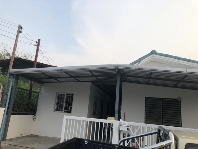 ขายหอพัก ห้องเช่า ย่านทางเข่า  ม.รังสิต  แถววัดนาวง ต.หลักหก  อ.เมือง จ.ปทุมธานี หอพัก ห้องเช่า 9 ห้องบนเนื้อที่ 60ตร.วา จับจุดวัดนาวงซ้ายมือวัดตรงไปประมาณ 1 กิโล เจอ Amaxon Coffee ซ้ายมือ เข้าซอย ซ.นาวง4พัฒนา ซอย3 ตรงข้าม เลี้ยวมาประมาณ 150 ม.หอพักอยู่ด้านซ้ายตรงข้ามหอพักสีฟ้า 2 ชั้นปรับปรุงใหม่  พร้อมดำเนินกิจการต่อ  รายได้ดี ลูกค้าเข้าพักตลอด ย่านแหล่งชุมชนเจริญ ใกล้มหาวิท