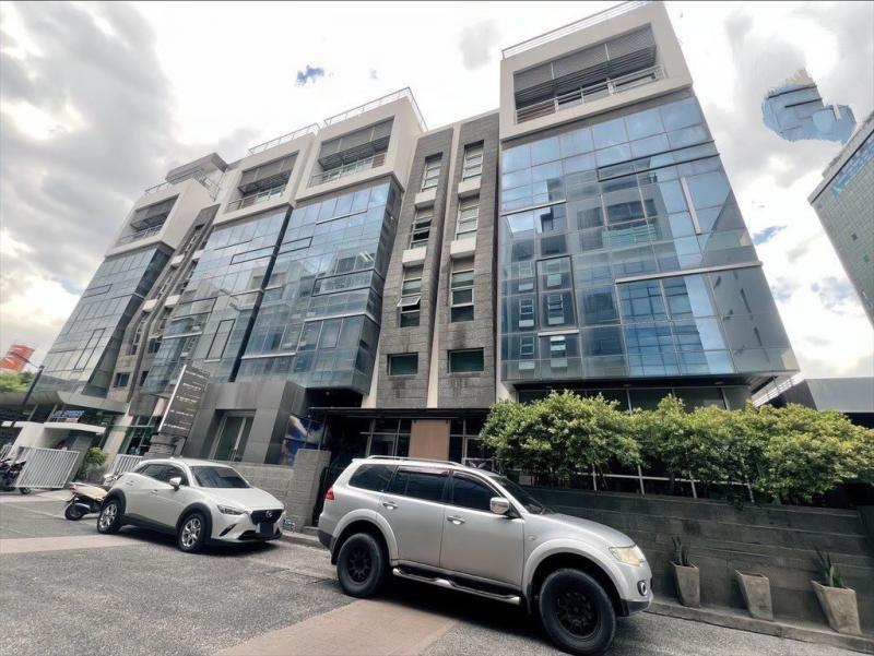 ขายตึกสำนักงานห้วยขวาง รัชดา ซ.18 ถนนกว้าง ใกล้ MRT-สุทธิสาร - 5 ชั้น 5 ที่จอดรถ พร้อมลิฟท์โดยสาร