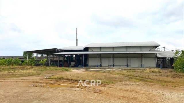 ขายด่วนโรงงานอบลำไย อ.ป่าซาง จ.ลำพูน เนื้อที่ 6-2-30 ไร่ พื้นที่ใช้สอยรวมทุกอาคาร 4,220.50 ตร.ม. ประกอบด้วย 1. โรงอบลำไย มีตู้อบลำไย 12 ตู้ พร้อมหม้อต้มน้ำขนาด 24 ตู้ ใช้ระบบเชื้อเพลิงได้ 2 ระบบ(ไม้ฟืนและเชื้อเพลิงชีวมวล)พร้อมระบบกำจัดฝุ่นและไอเสีย (พ่นละอองน้ำ)2. โรงเรือนโครงสร้างไม้ 2 โรง แบ่งเป็นโรงสำหรับ ล้าง-คัด-บรรจุลำไย และโรงสำหรับ เก็บของชั่วคราวไว้พักลำไยหลังออก
