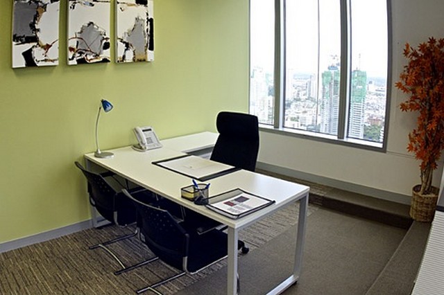 ออฟฟิศตกแต่งพร้อมใช้ สุขุมวิท  อาคารเอ็กซ์เชนจ์ ทาวเวอร์ มีพนักงาน 1 ท่านขึ้นไป   BTS อโศก